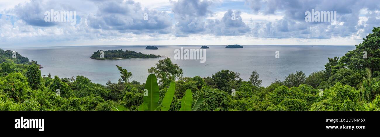 Panorama von Kai BAE View Point, Koh Chang ist ein Punkt, um andere Inseln und das schöne Meer zu sehen. Stockfoto