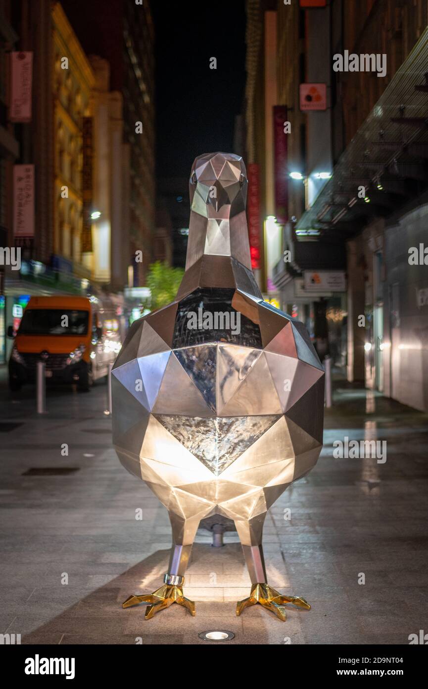 Umstrittene neue 'Big Pigeon' Skulptur - Rundle Mall, Adelaide, Australien Stockfoto