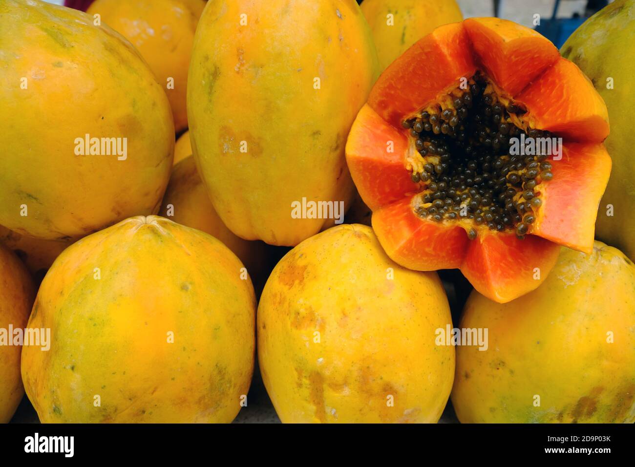 Costa Rica Arenal Vulkan und La Fortuna - ​​papaya in Scheiben geschnitten Obst Stockfoto