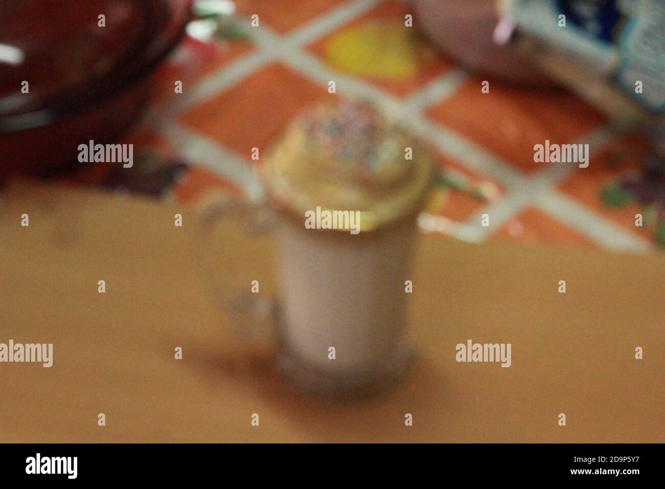 Verschwommene Hintergrundtapete von Kaffee Stockfoto
