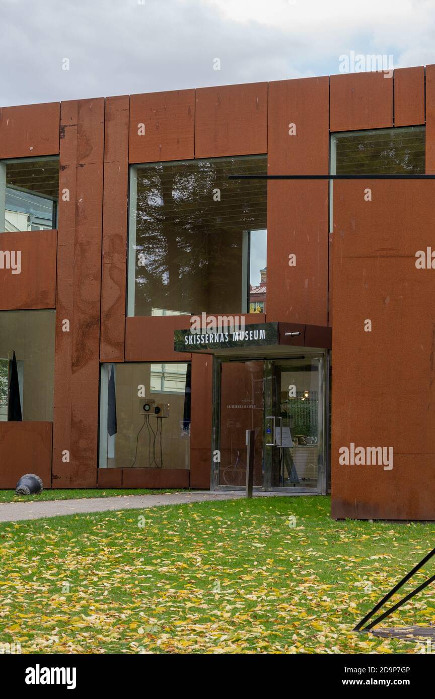 Lund, Schweden - 10. Oktober 2020: Der Eingang zum Skizzenmuseum (Skissernas Museum) liegt an einem bewölkten Herbsttag während der Corona pandem leer Stockfoto