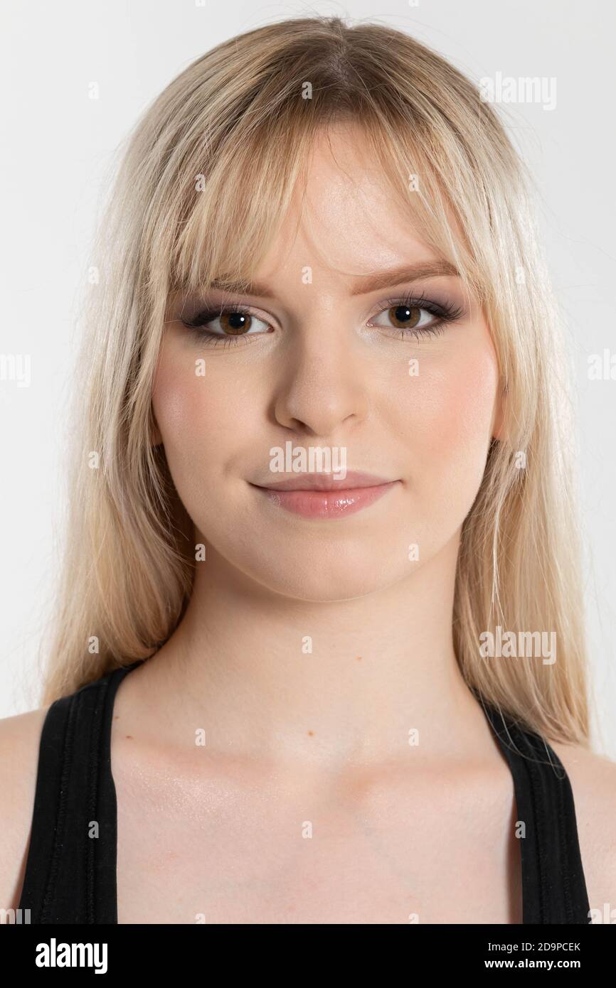 Perfekte junge Mädchen große natürliche Beute gefickt Perfekte junge Mädchen große natürliche Beute gefickt