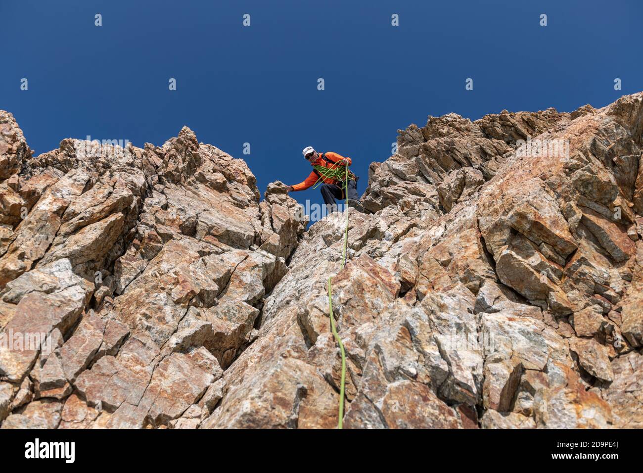 Europa, Schweiz, Kanton Bern, Berner Oberland, Mönch, Bergsteiger auf der Abfahrt Stockfoto