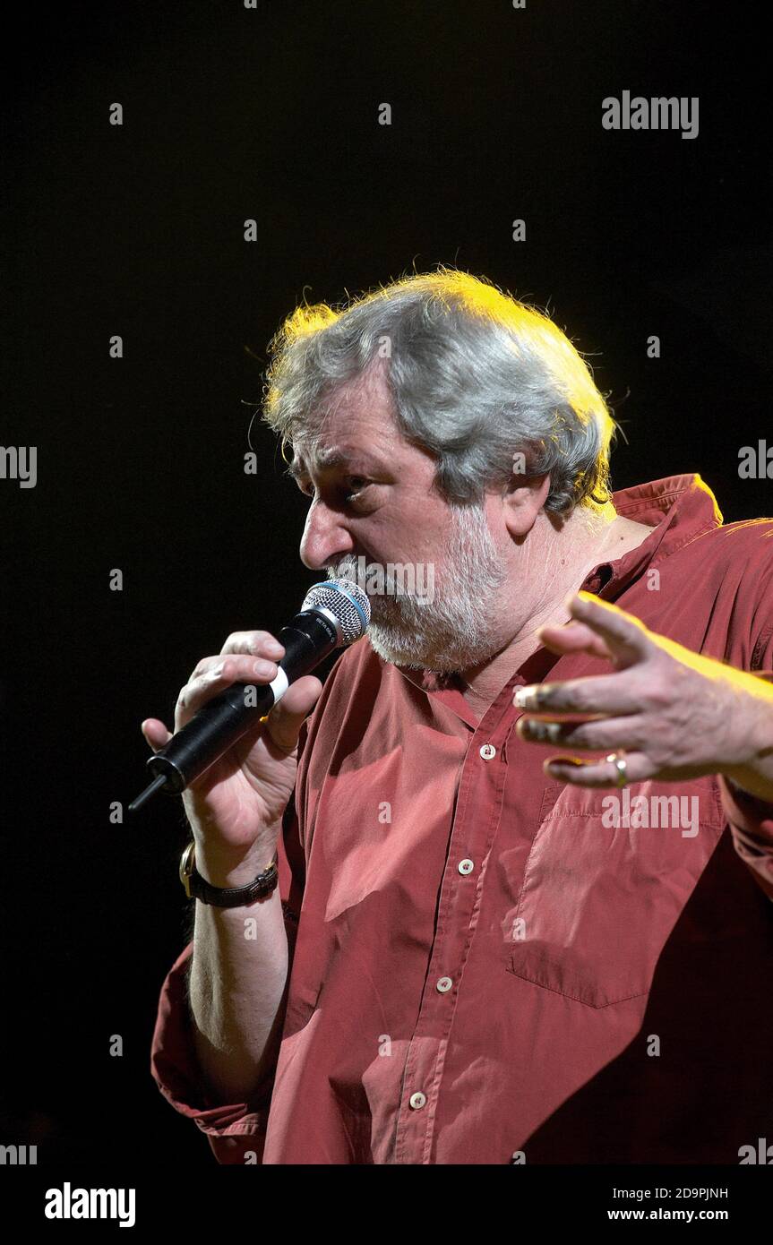 Brescia(Bs),Italien,JNovember 10,das Konzert live vom italienischen Folk-Sänger Francesco Guccini, November 10,2007 in Brescia, Italien Stockfoto