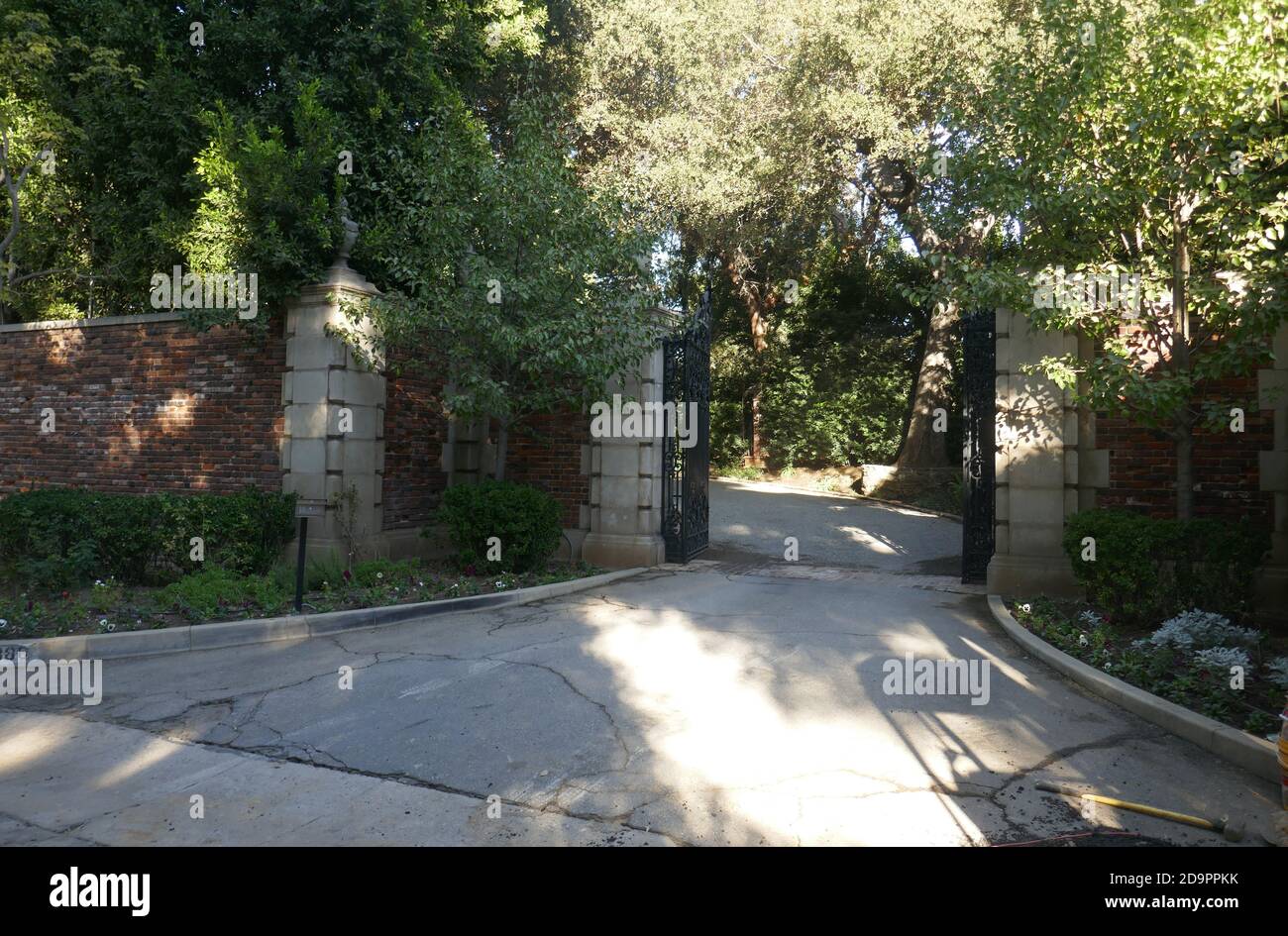 Pasadena, Kalifornien, USA 4. November 2020 EIN allgemeiner Blick auf die Atmosphäre der Batman TV-Serie Wayne Manor House Drehort an 380 S. San Rafael Avenue am 4. November 2020 in Pasadena, Kalifornien, USA. Foto von Barry King/Alamy Stockfoto Stockfoto