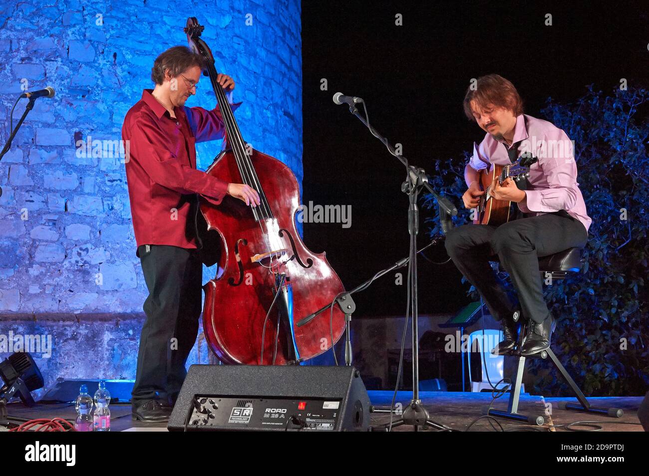 PROVAGLIO, ITALIEN - AUGUST 30: Live-Ausstellung des Duo Jazz Val Bonetti und Cristiano Da Ros bei der Veranstaltung 'Acoustic Franciacorta 2015',30 August ,2 Stockfoto