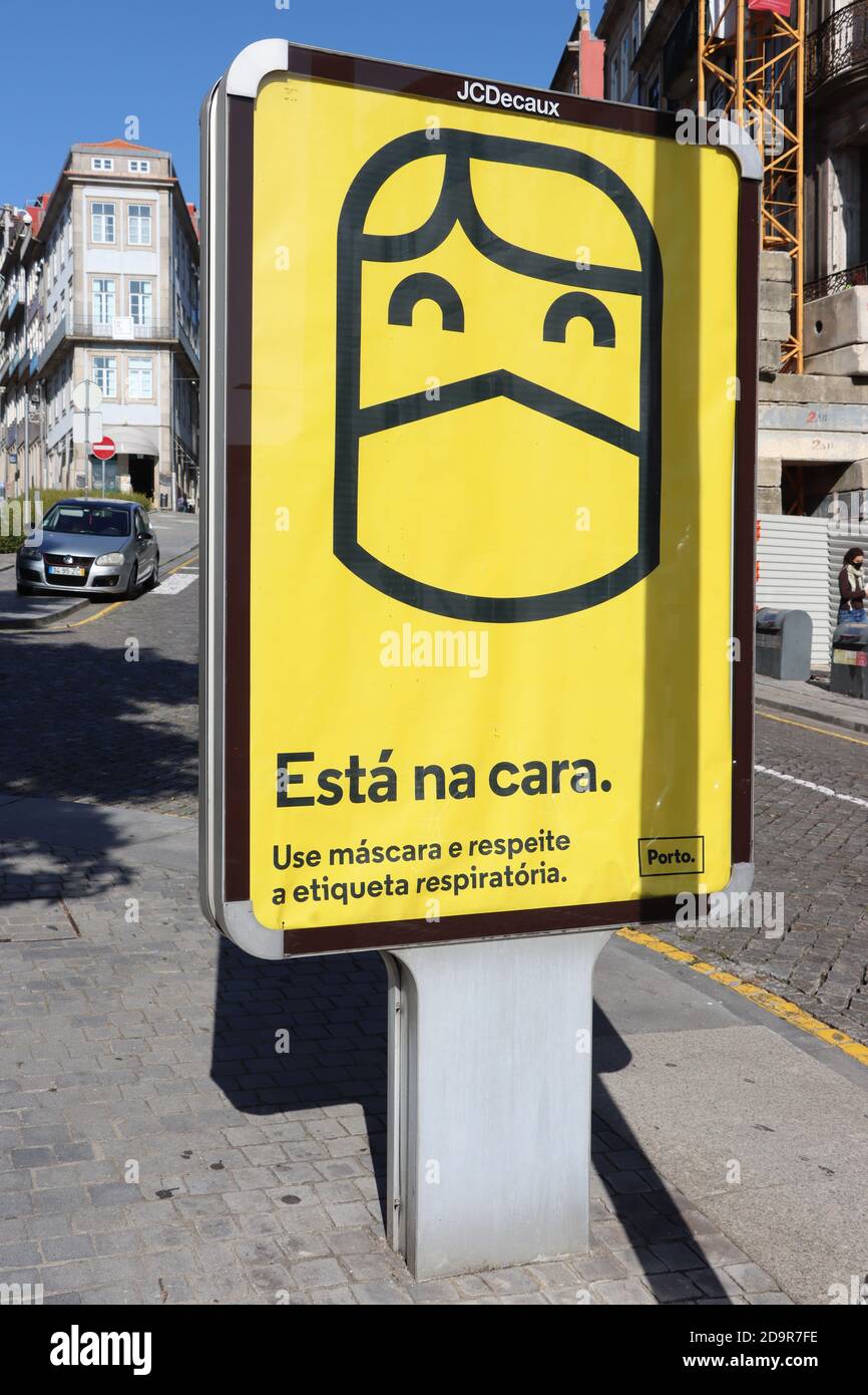 Anti-Covid-Kampagne in den Straßen von Porto, Portugal Stockfoto