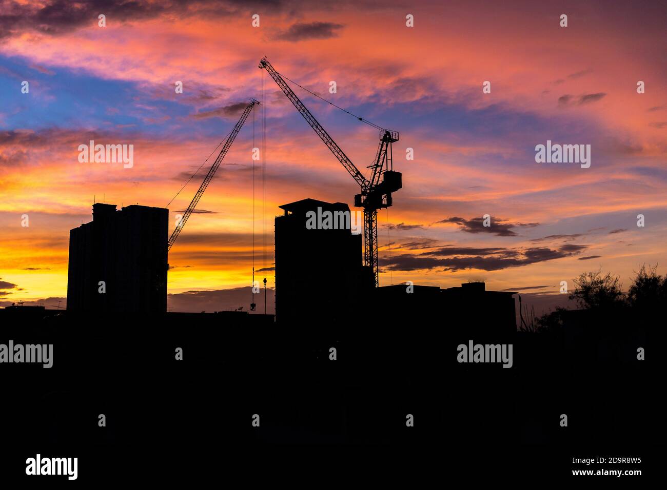 Building Silhouette mit schönen Twilight Sky backgruond Stockfoto