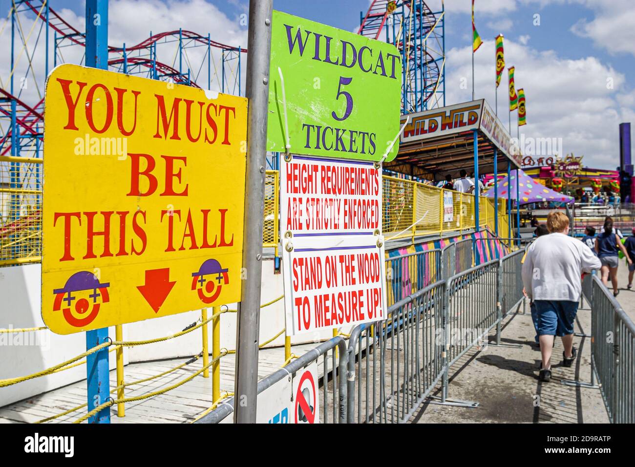 Miami Florida, Dade County Fair & Exposition, jährliche Veranstaltung Karneval Midway Ride Zeichen Höhe Anforderung, Stockfoto