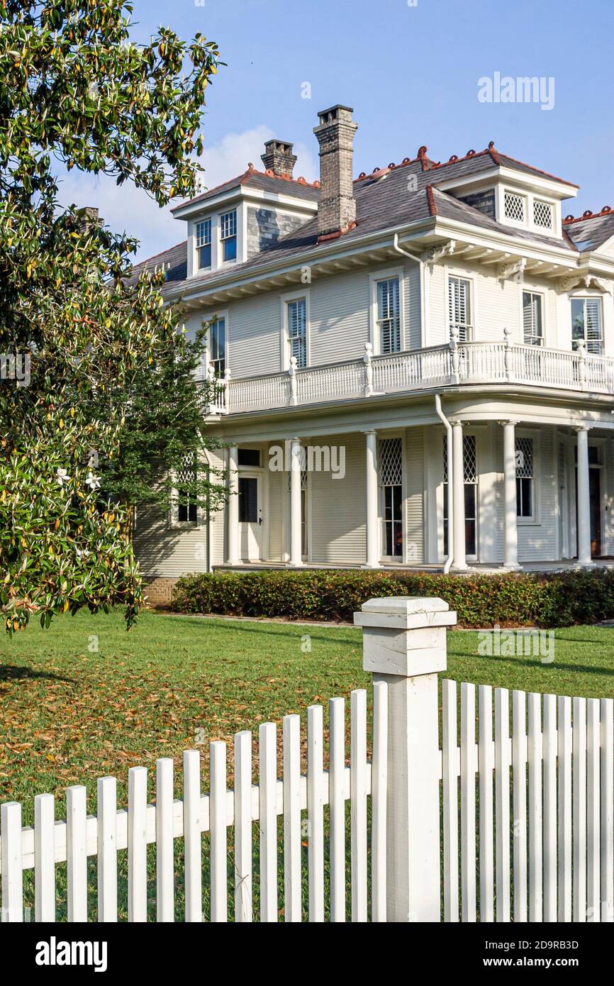 Louisiana Northshore, Madisonville, historisches privates Haus Residenz Haus Veranda weißen Pfostenzaun, Stockfoto
