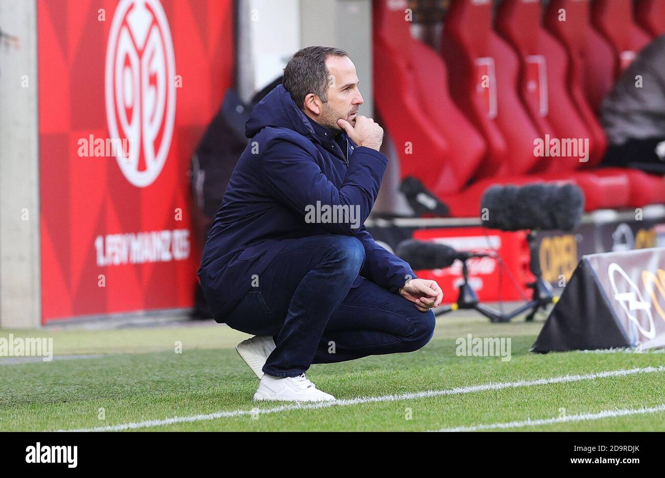 firo: 07.11.2020 Fußball, 1.Bundesliga, Saison 2020/2021, FSV FSV Mainz 05 - FC Schalke 04 S04 Trainer, Trainer, Manuel Baum, Enttauschung, Enttauschung, Enttauschung, enttäuscht, unzufrieden, Einsatz weltweit Stockfoto