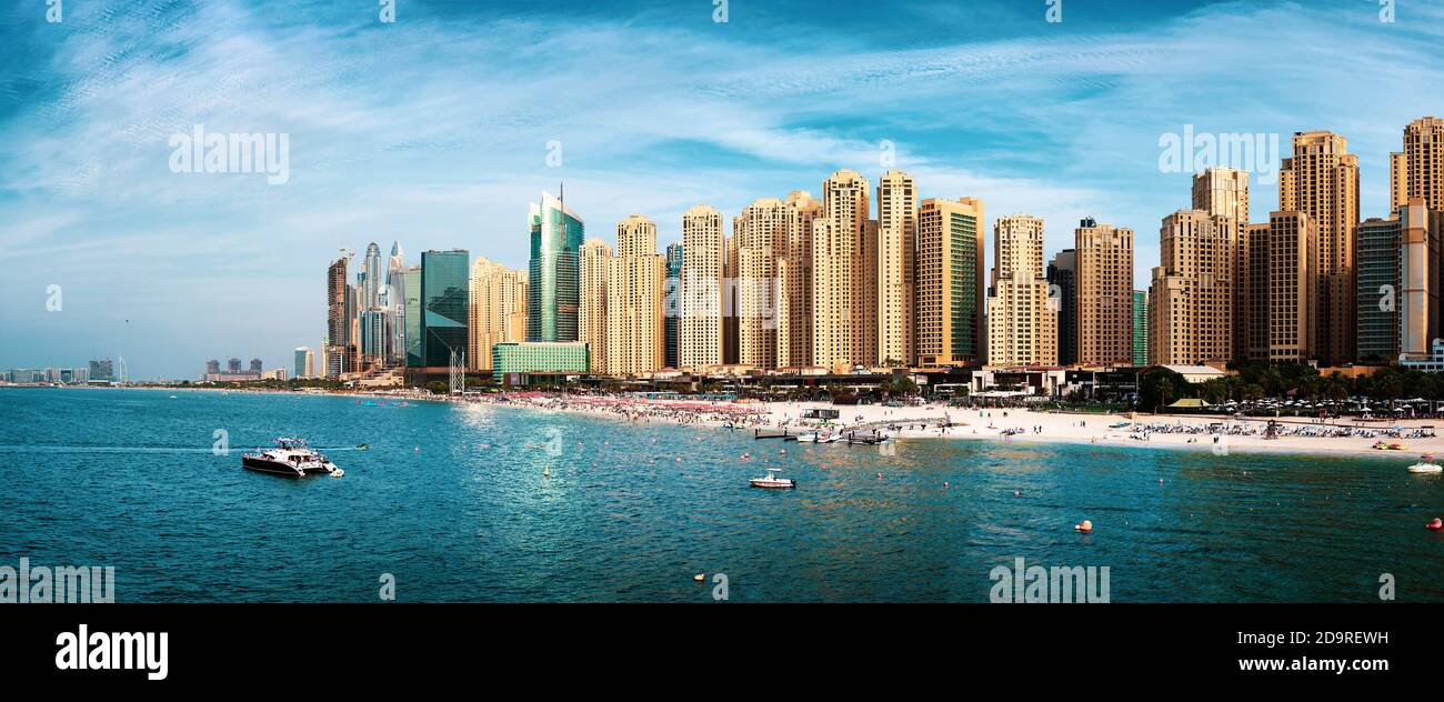 Dubai, Vereinigte Arabische Emirate - November 16, 2018: Panoramablick auf JBR, Jumeirah Beach Residence beliebte Reise vor Ort in Dubai ein Komplex von Strand Stockfoto