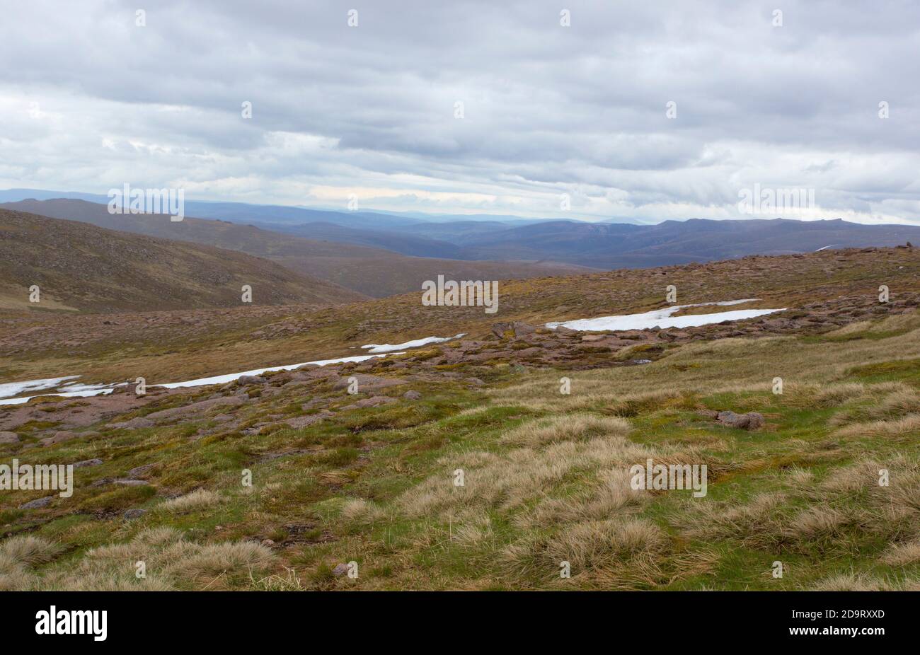 Blick vom Gipfel des Cairn Gorm. Cairngorms National Park, Schottland, Großbritannien. Stockfoto