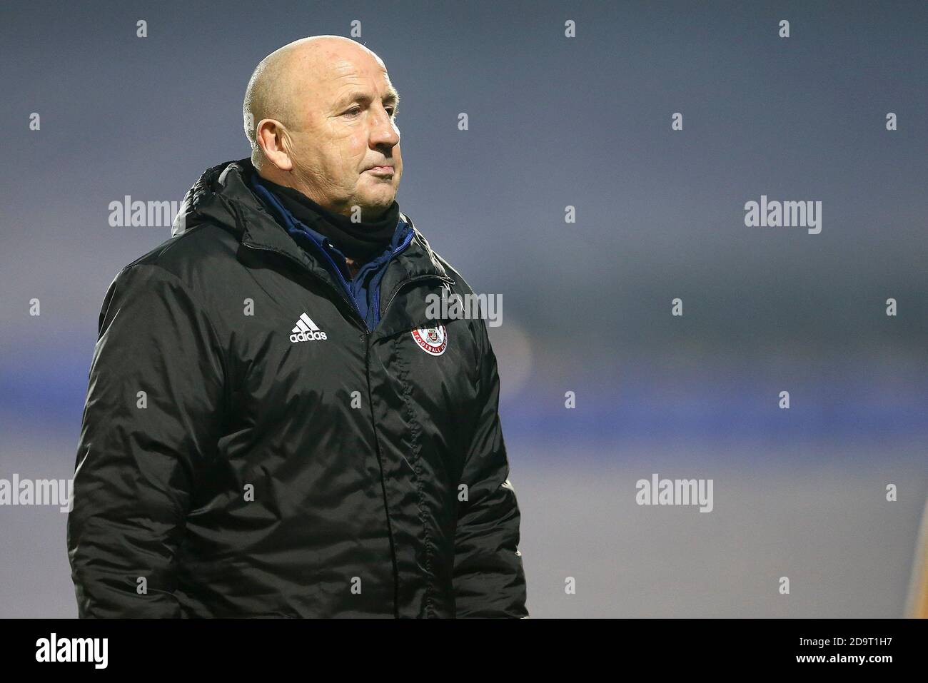 Birkenhead, Großbritannien. November 2020. Accrington Stanley Manager John Coleman sieht niedergeschlagen aus, als er sich am Ende des Spiels vom Spielfeld entfernt. Der Emirates FA Cup, 1. Runde Spiel, Tranmere Rovers gegen Accrington Stanley im Prenton Park, Birkenhead, Wirral am Samstag, 7. November 2020. Dieses Bild darf nur für redaktionelle Zwecke verwendet werden. Nur redaktionelle Verwendung, Lizenz für kommerzielle Nutzung erforderlich. Keine Verwendung in Wetten, Spiele oder ein einzelner Club / Liga / Spieler Publikationen.pic von Chris Stading / Andrew Orchard Sport Fotografie / Alamy Live News Kredit: Andrew Orchard Sport Fotografie / Alamy Live News Stockfoto