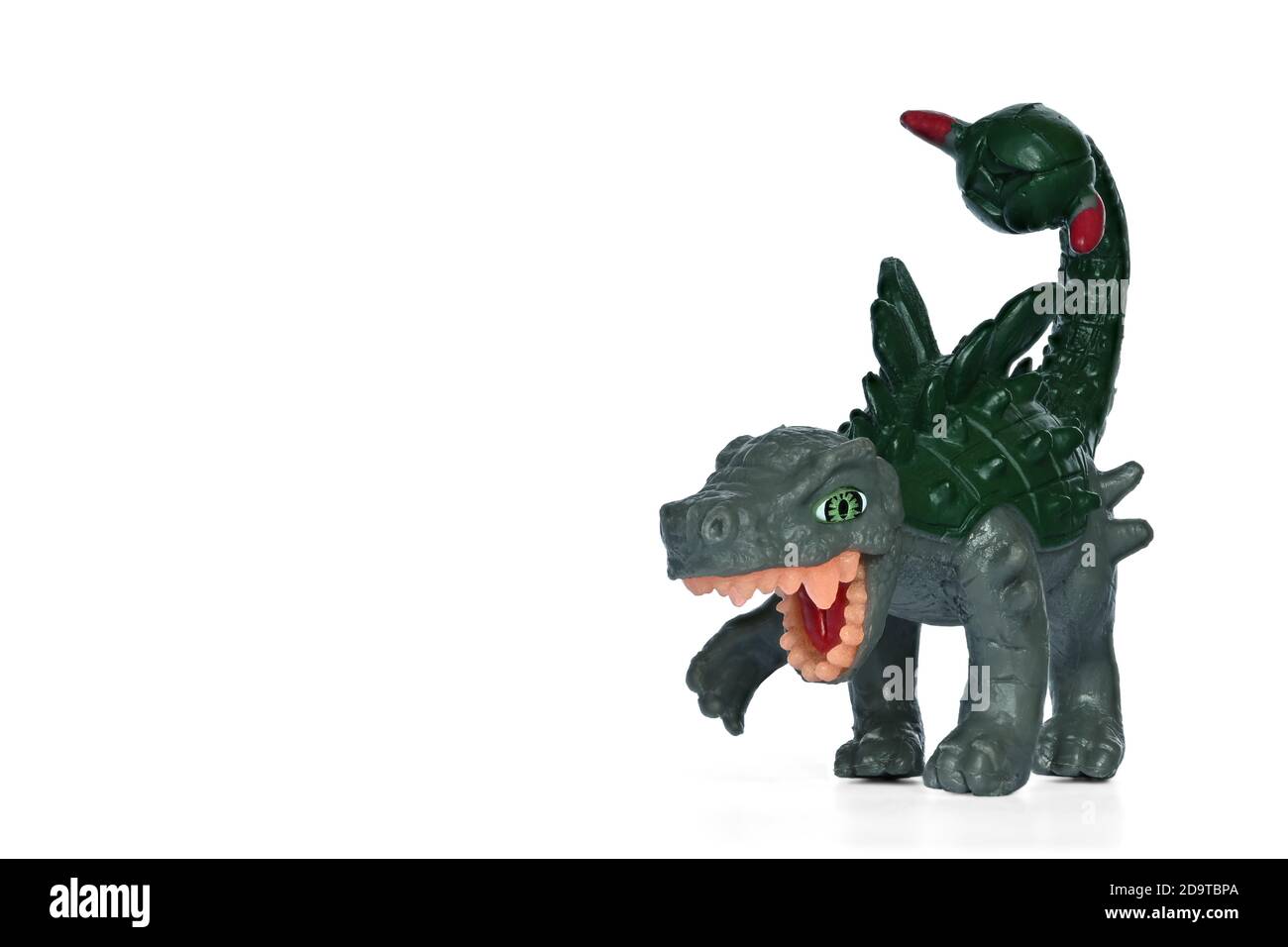Spielzeug-Dinosaurier. Kinderspielzeug, Kunststoff-Tierfigur isoliert auf weißem Hintergrund mit Kopieplatz. Dinosaurier mit Spikes und Schwanzschläger. Stockfoto
