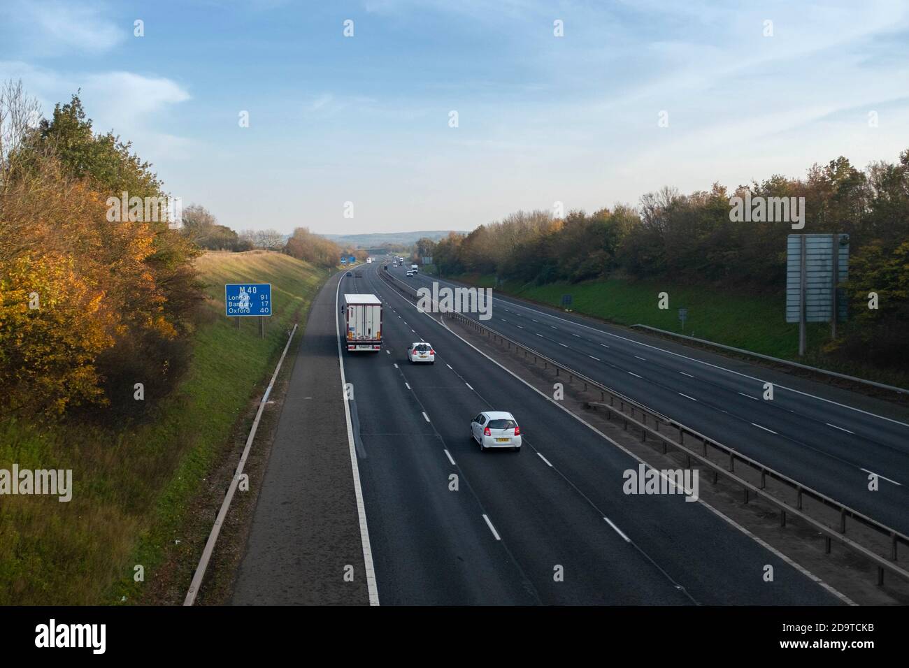 Autobahn M40 in Warwickshire, Großbritannien Stockfoto