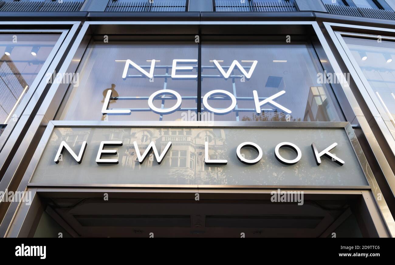 London / UK - 5. November 2020 - Außenansicht des New Look Stores in der Oxford Street. New Look ist ein britischer globaler Modehändler mit einer Kette von High stre Stockfoto