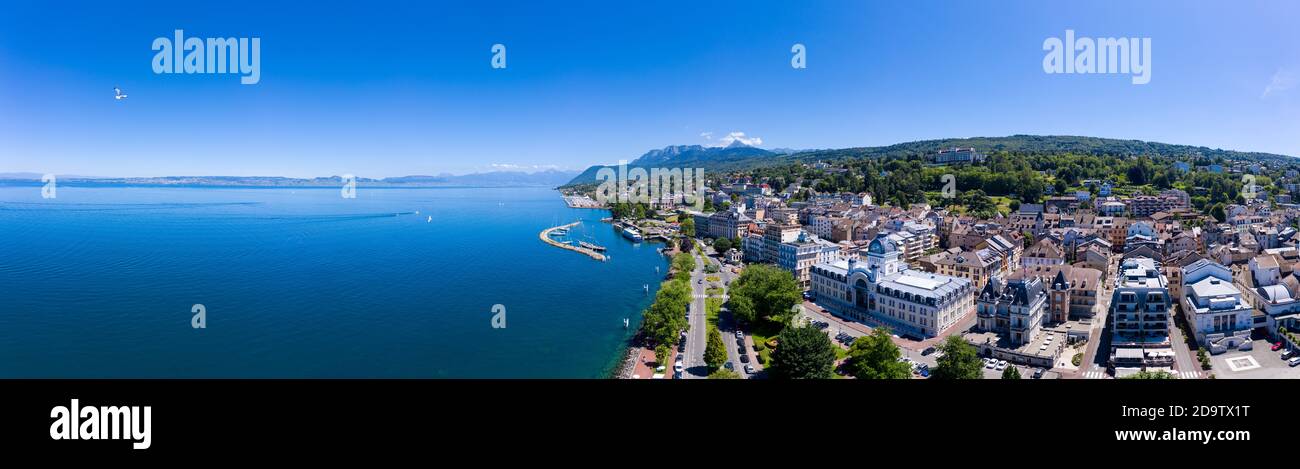 Luftaufnahme von Evian (Evian-Les-Bains) Stadt in Haute-Savoie in Frankreich Stockfoto