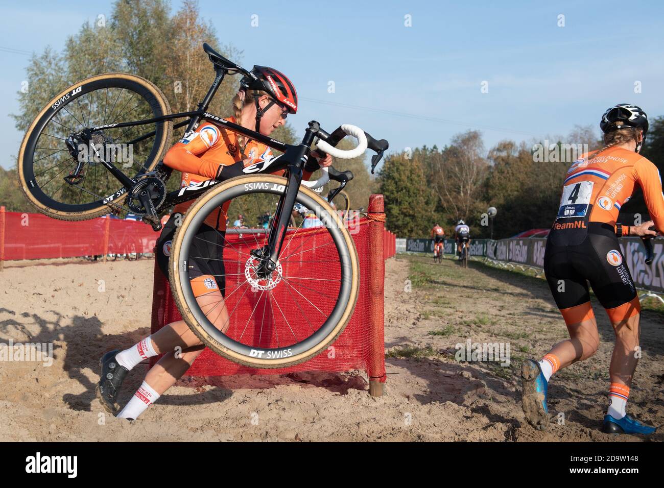 ROSMALEN, NIEDERLANDE - NOVEMBER 07: Denise Betsema während der Europameisterschaft Cyclocross am 7. november 2020 in Rosmalen, Niederlande (Foto: Orange Pictures) Stockfoto