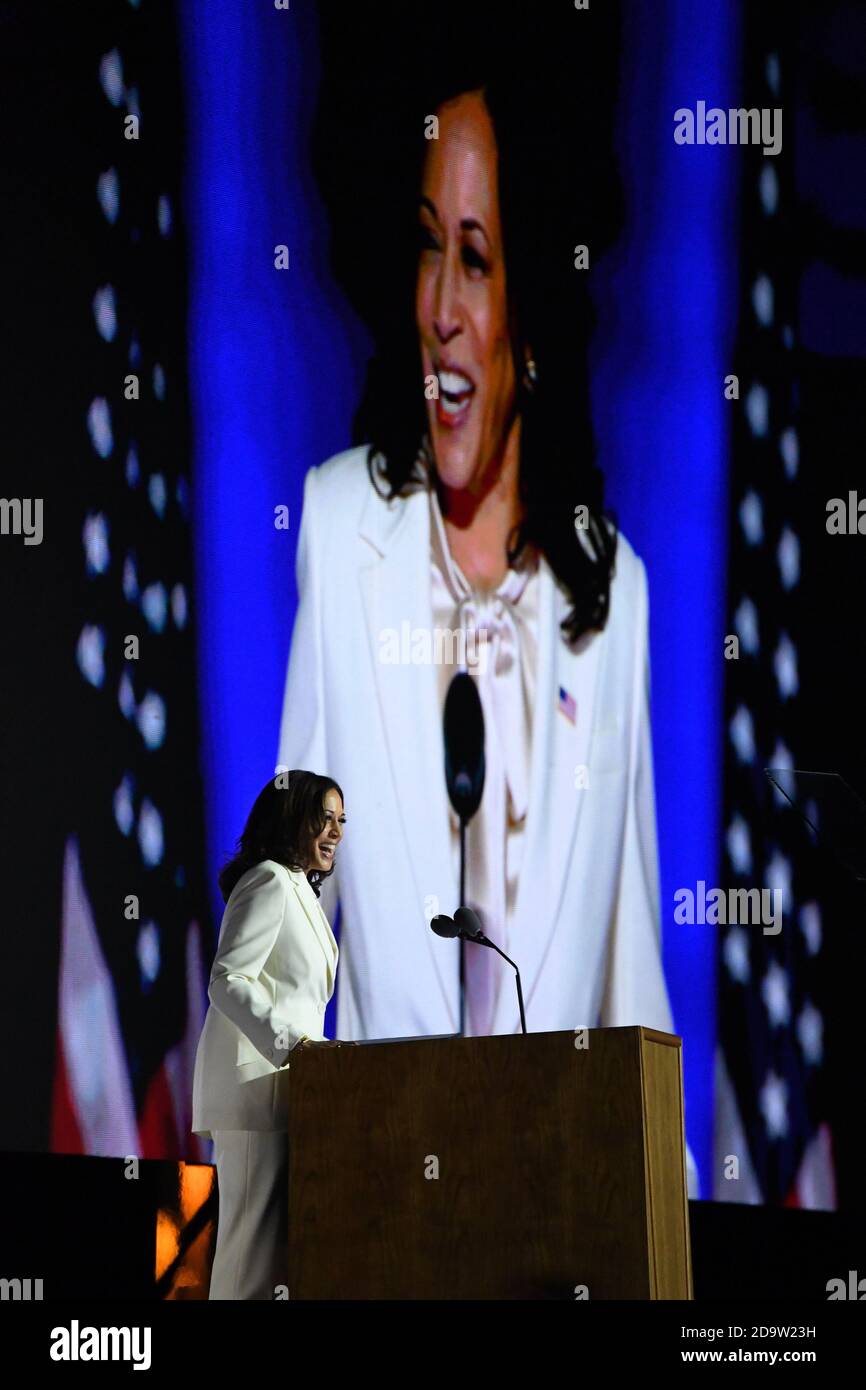 Wilmington, Usa. November 2020. Die designierte Vizepräsidentin Kamala Harris spricht nach der Wahlnacht mit den Unterstützern bei einer Veranstaltung vor dem Chase Center in Wilmington, Delaware am Samstag, den 7. November 2020. Biden besiegte Präsident Donald Trump, um 46. Präsident der Vereinigten Staaten zu werden. Poolfoto von Robert Deutsch/UPI Kredit: UPI/Alamy Live News Stockfoto