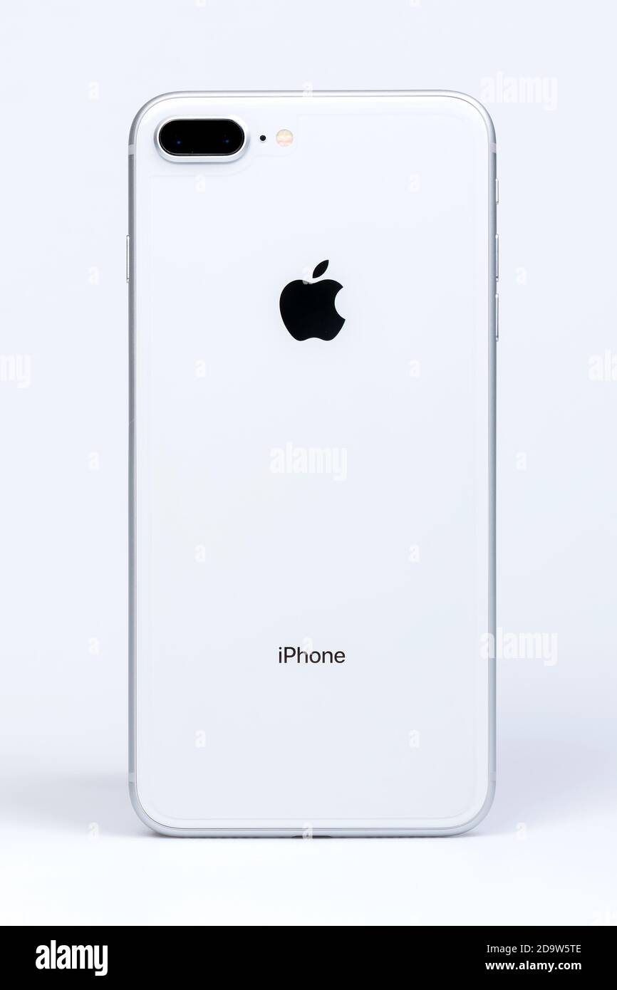Bangkok, Thailand - 19. November 2017: Die neue Generation der Apple iPhone 8 plus mit Box auf weißem Hintergrund isolieren. iPhone ist die beliebteste von Smar Stockfoto