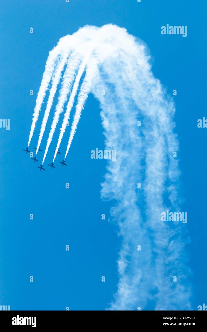 Bangkok, Thailand-23. März 2013:das akrobatische Breitling Jet Team trat bei der Veranstaltung des Breitling Jet Teams unter dem Royal Sky bei Royal Thai Air F auf Stockfoto