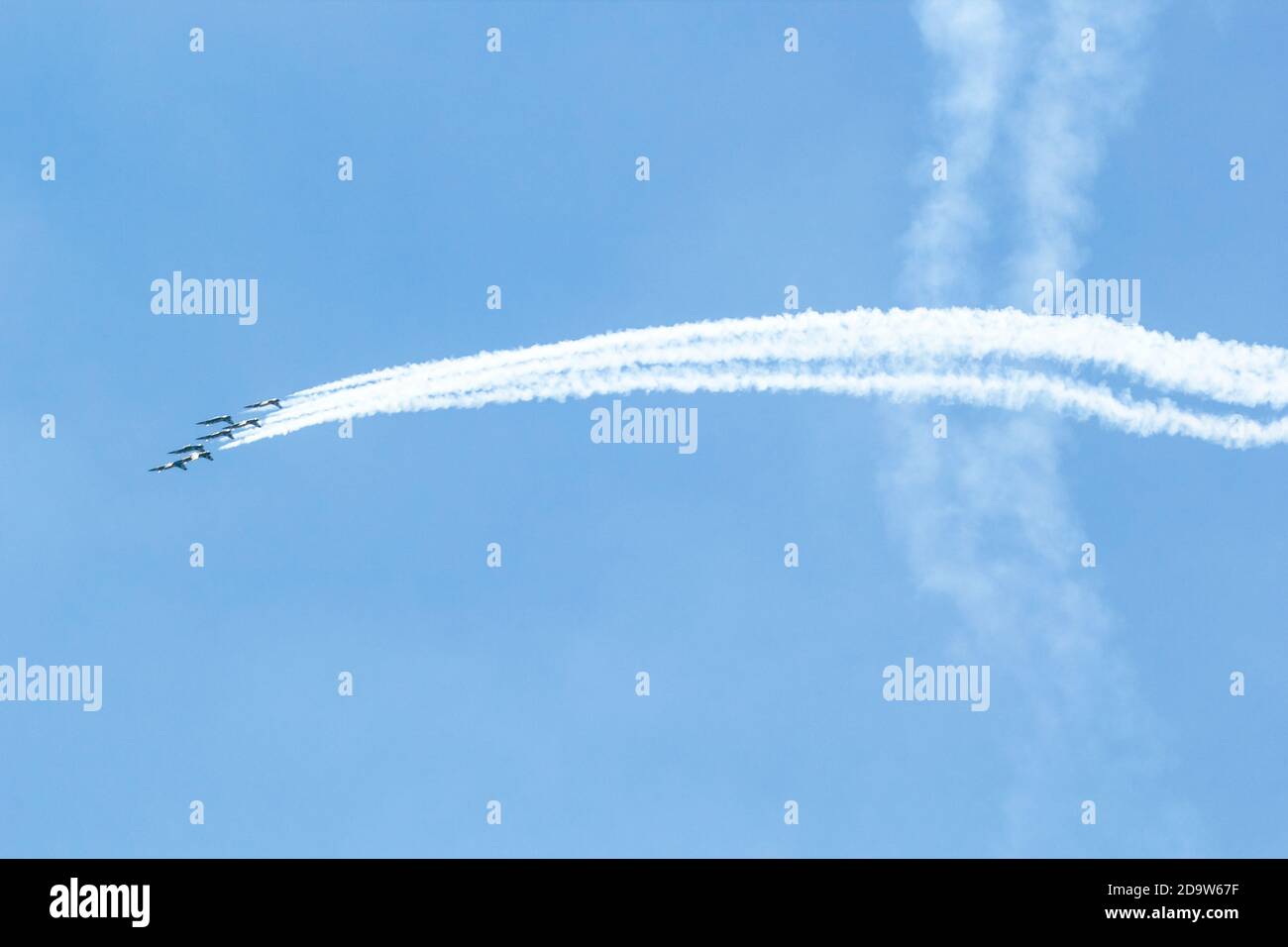 Bangkok, Thailand-23. März 2013:das akrobatische Breitling Jet Team trat bei der Veranstaltung des Breitling Jet Teams unter dem Royal Sky bei Royal Thai Air F auf Stockfoto