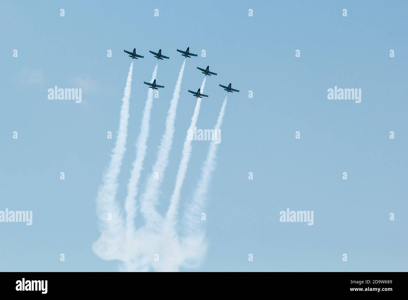 Bangkok, Thailand-23. März 2013:das akrobatische Breitling Jet Team trat bei der Veranstaltung des Breitling Jet Teams unter dem Royal Sky bei Royal Thai Air F auf Stockfoto