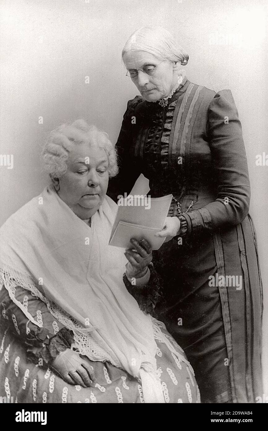 Elizabeth Cady Stanton (sitzend) mit Susan B. Anthony (stehend), um 1900 Stockfoto