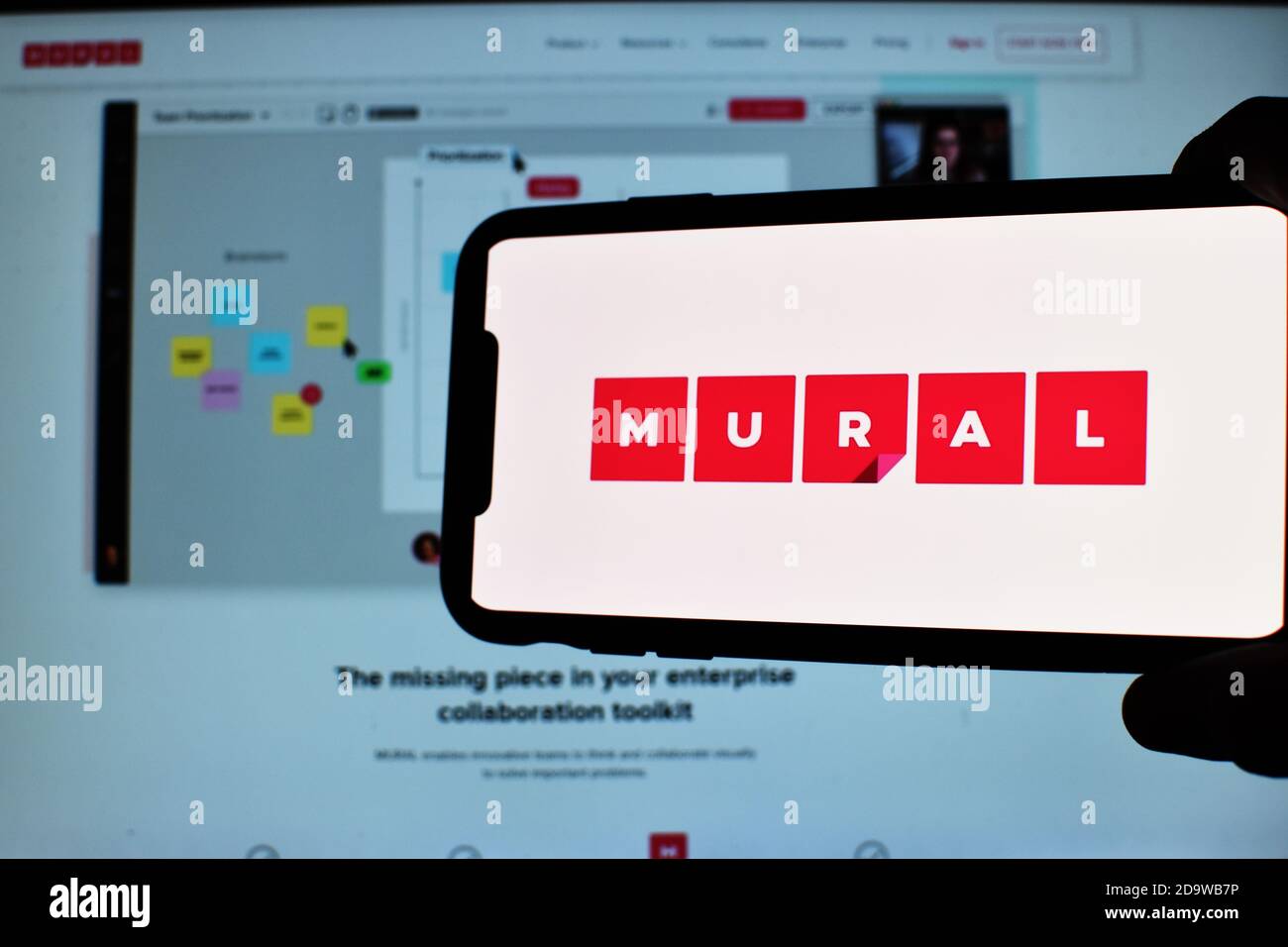 Smartphone mit dem Mural-Logo ist ein digitaler Arbeitsbereich für visuelle Zusammenarbeit. Usa, Texas 7. November 2020 Stockfoto
