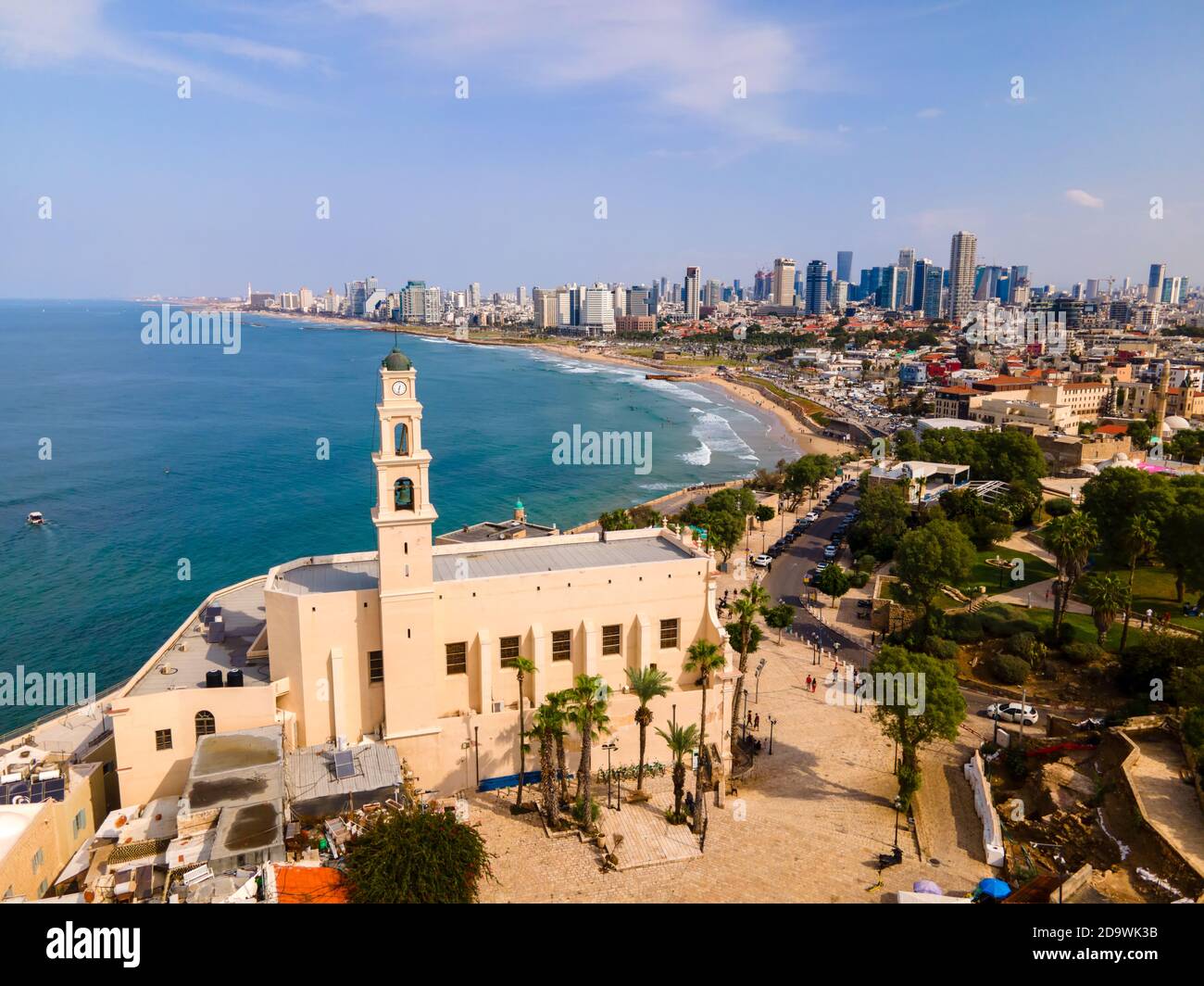 Tel Aviv - Jaffa, Blick von oben. Moderne Stadt mit Wolkenkratzern und der Altstadt. Vogelperspektive. Israel, der nahe Osten. Luftaufnahmen Stockfoto