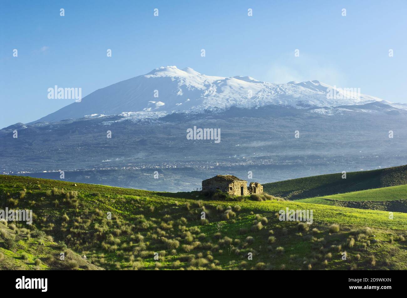 Ätna Berg Winterlandschaft von grünen Hügeln von Badlands ist es Ein Wahrzeichen von Sizilien Tourismus im Freien Stockfoto