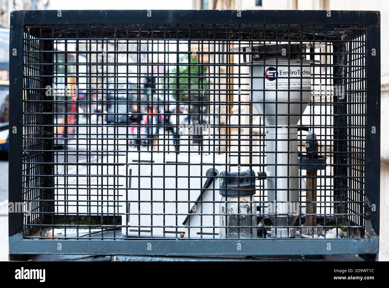 Oxford High Street Enviro Technology Services zur Überwachung der Luftqualität. Oxford City Council arbeitet an der Verringerung der hohen NO2-Luftverschmutzung in der Stadt. Stockfoto