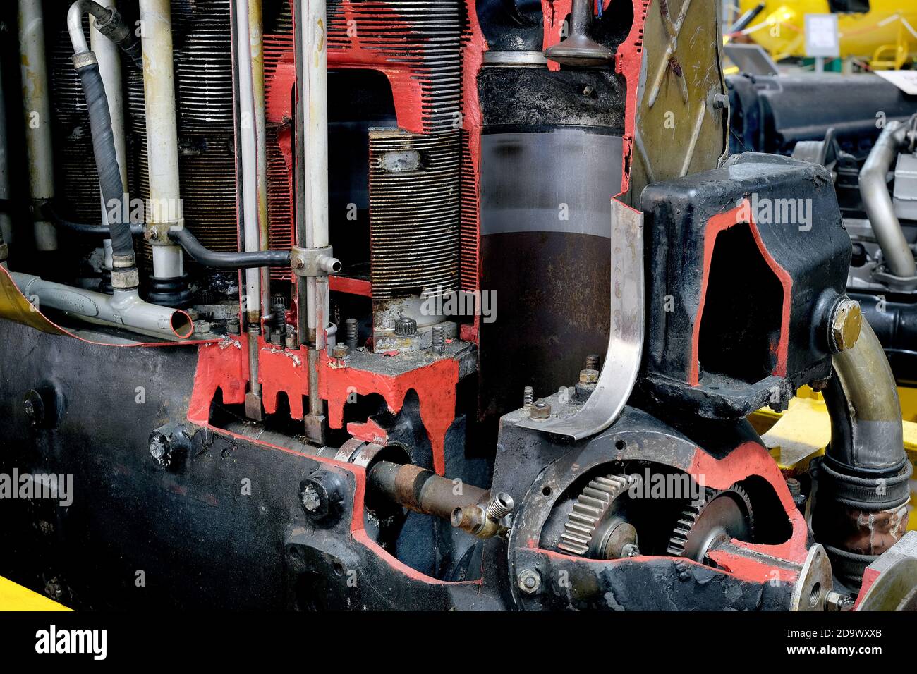 Schneiden Sie weg Detail der Vintage in Linie Flugzeug Kolbenmotor. Stockfoto