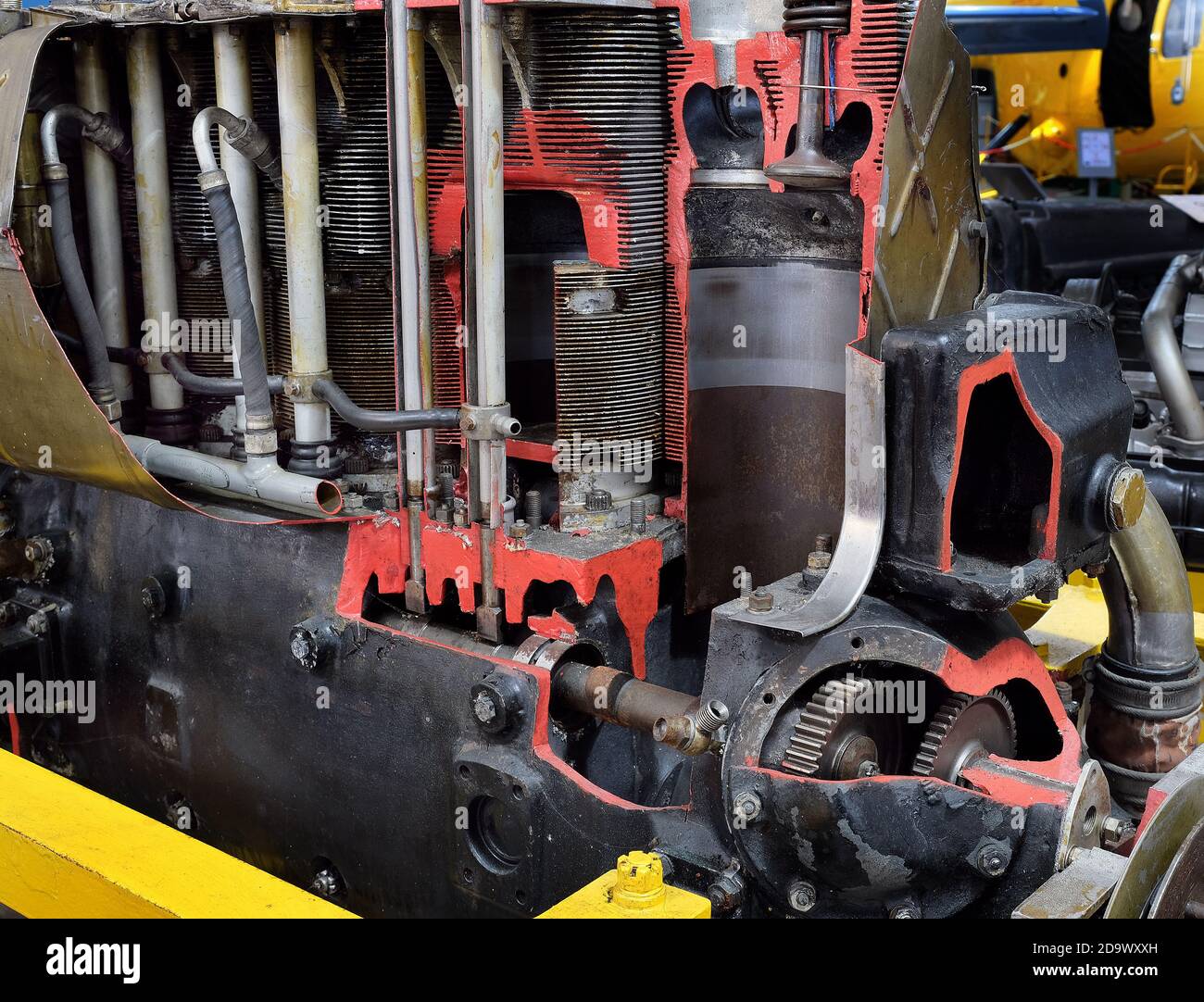 Schneiden Sie weg Detail der Vintage in Linie Flugzeug Kolbenmotor. Stockfoto