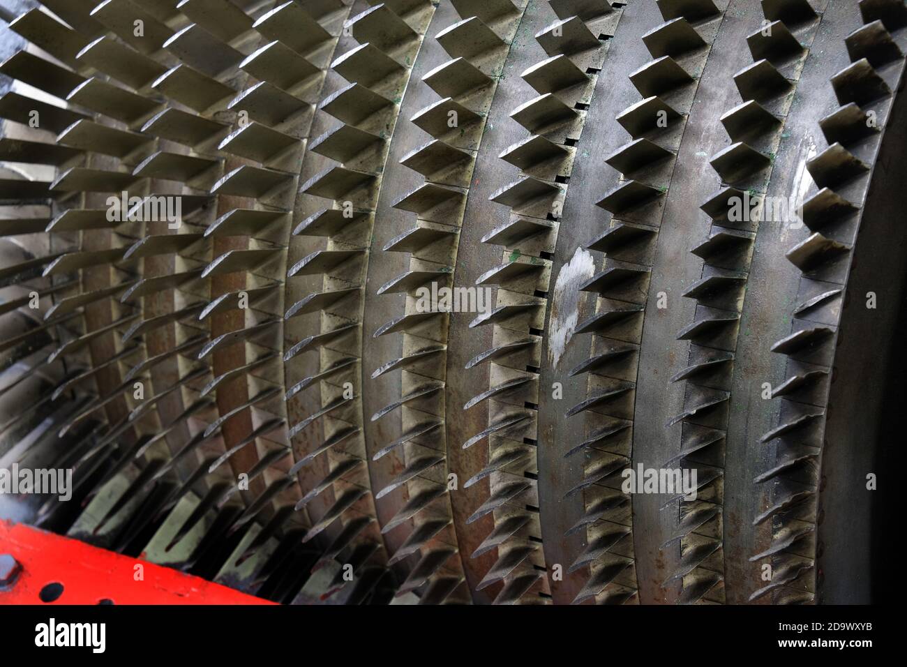 Turbinenschaufeln im Vintage Jet Turbine Motor. Stockfoto