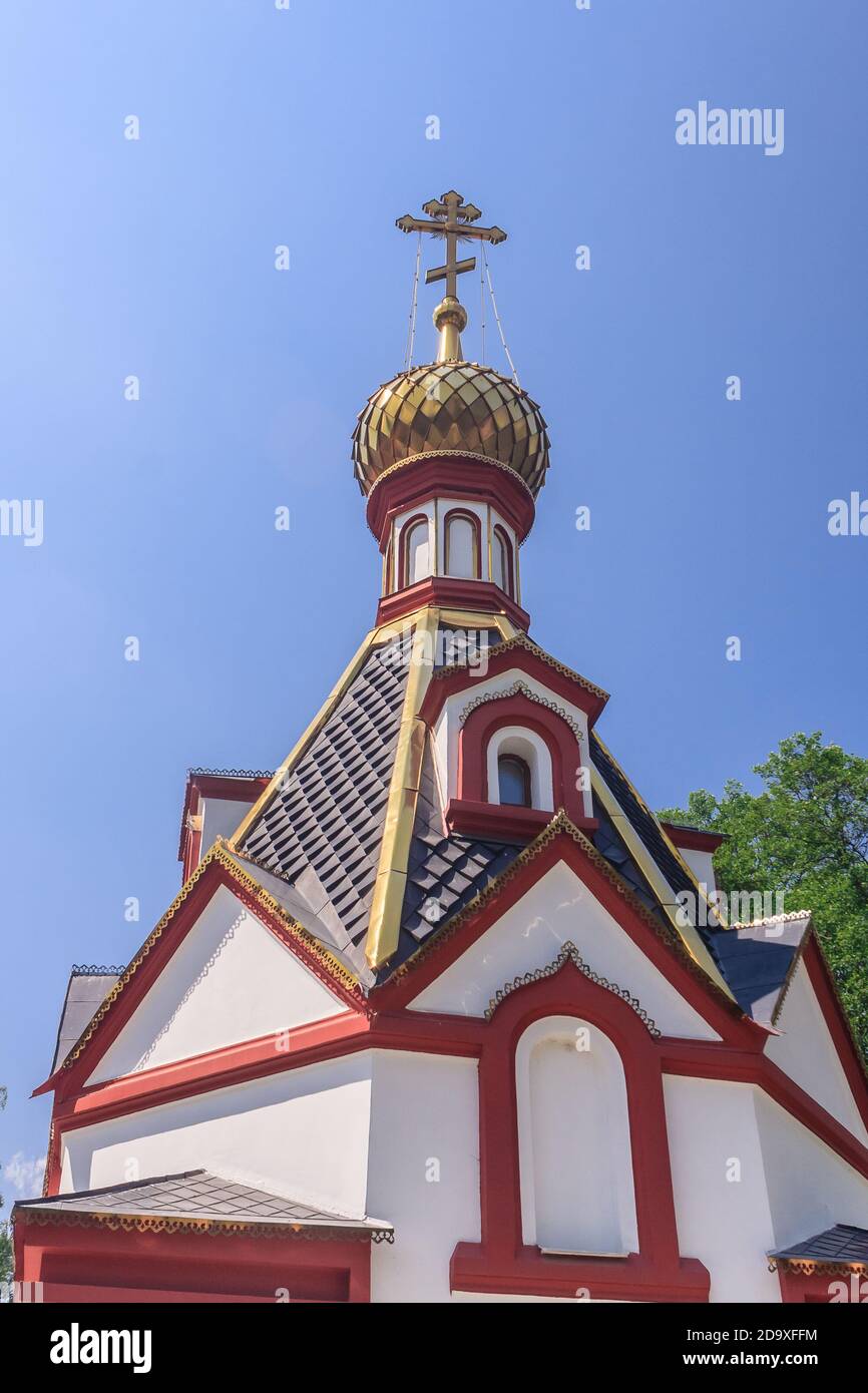 Fragment der Kapelle zu Ehren der Ikone der Gottesmutter 'lebenspendende Quelle' bei der Heiligen Quelle des heiligen David in Talesch. Region Moskau, Russland Stockfoto