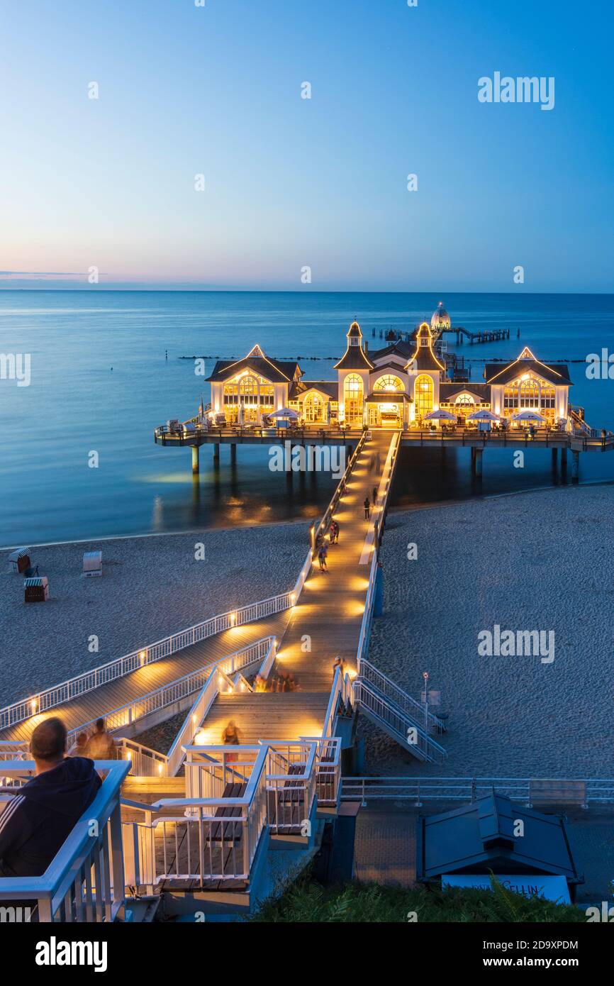 Sellin: Sellin Pier, Restaurant, Tauchseilbahn, Ostsee, Sonnenuntergang, Ostsee, Rügeninsel, Mecklenburg-Vorpommern, Deutschland Stockfoto