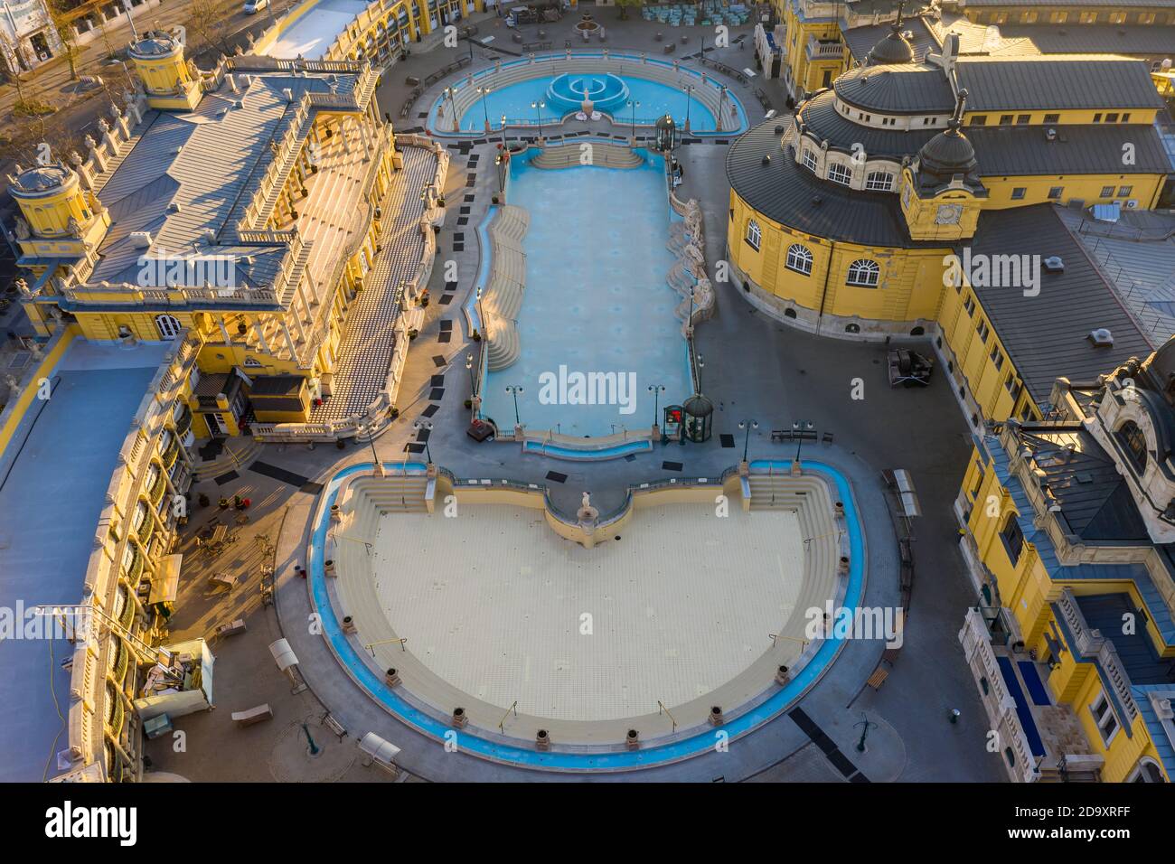 Europa Ungarn Budapest Szehenyi Thermalbad geschlossen. Leer. Covid19 Kippen nach oben. Quarantäne. Stockfoto