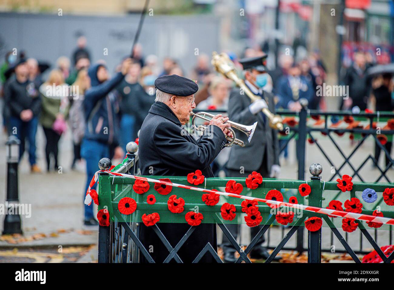 Der letzte der Bügel, der von den älteren gespielt wird Generation Remembrance Sunday in Swindon Wiltshire zeigt ihren Respekt vor 11/2020 Stockfoto