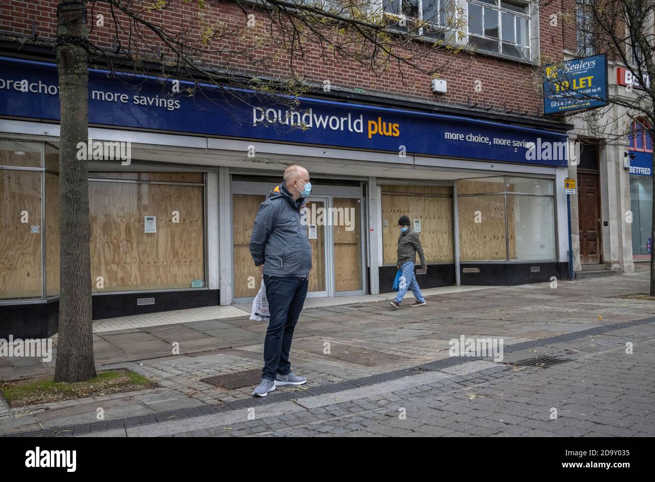 Boarding Up Poundworld Plus zeigt Anzeichen für eine Retail-Rezession in den britischen High Streets, Gravesend, Northwest Kent, England, Großbritannien Stockfoto