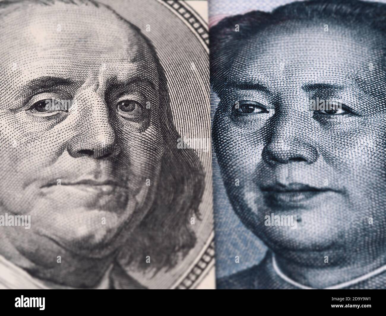 Nahaufnahme der US-Dollar-Banknote (Ben Franklin) und China-Yuan-Banknote (Mao Zedong), Geldaufnahme Stockfoto