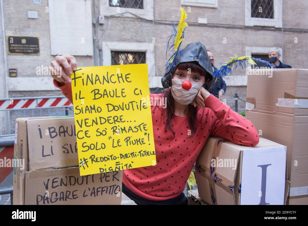 Rom, Italien. November 2020. Demonstration der Showbusiness-Mitarbeiter vor dem Mibact (Ministerium für Kulturerbe, Aktivitäten und Tourismus) in Rom, um gegen die Entscheidungen der italienischen Regierung und des Ministers Dario Franceschini zur Pandemie Covid-19 zu protestieren. (Foto von Matteo Nardone/Pacific Press) Quelle: Pacific Press Media Production Corp./Alamy Live News Stockfoto