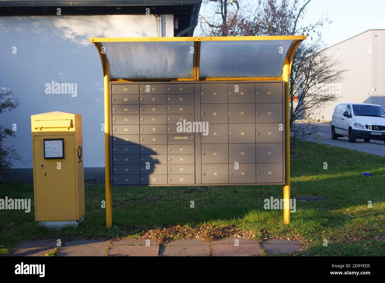 Briefkästen in Berlin-Staaken Stockfoto