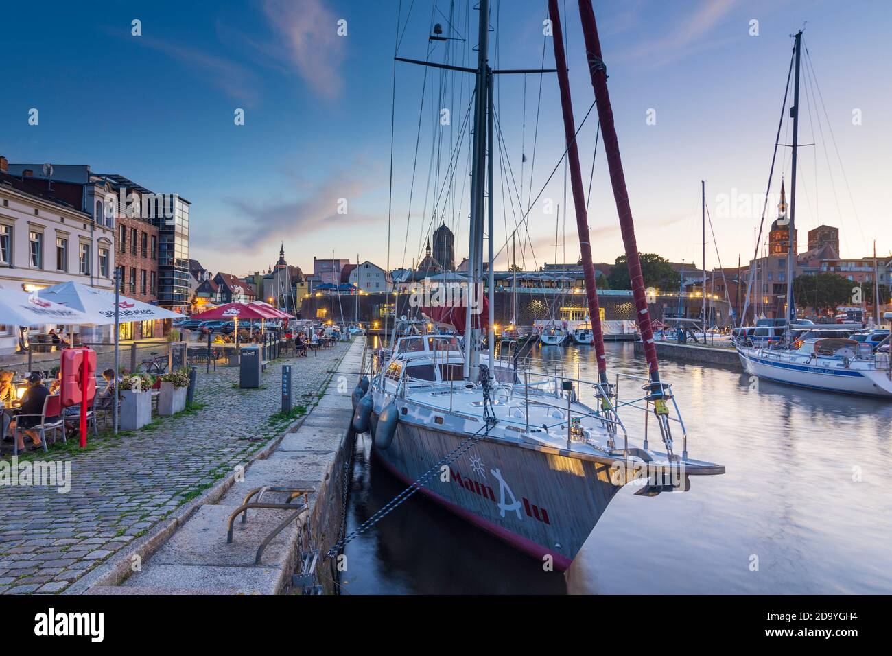 Stralsund: kanal Querkanal von Hafen, Segelschiffe, Restaurant, Ostsee, Mecklenburg-Vorpommern, Deutschland Stockfoto
