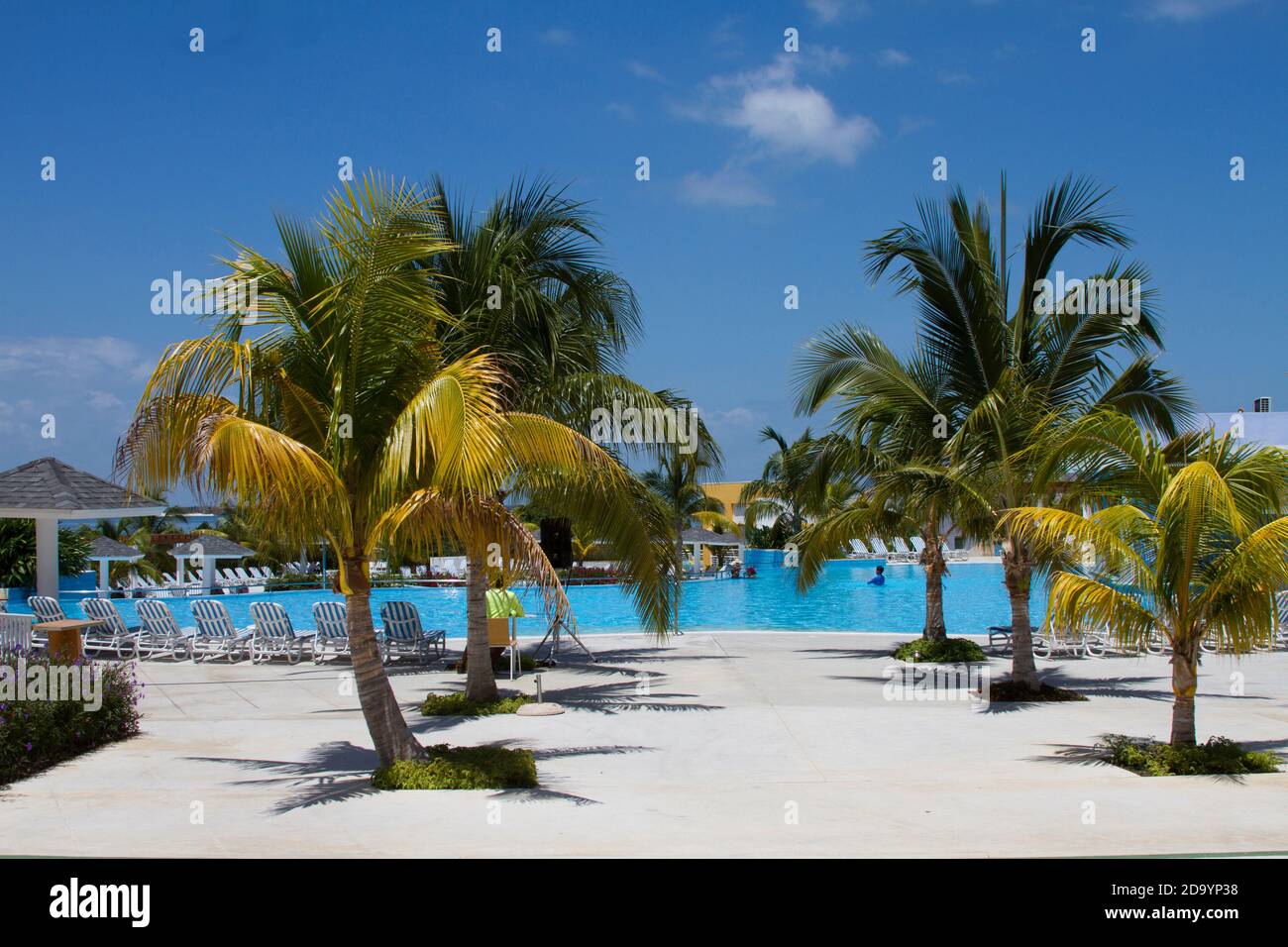 CAYA Santa Maria, eine Insel vor der Nordküste Kubas. Das Schwimmbad im Hotel Sercotel Experience. Stockfoto