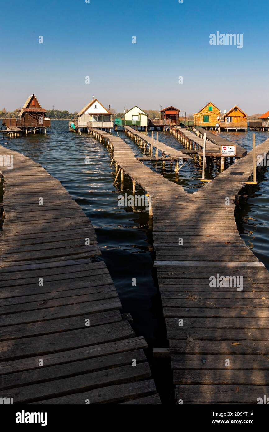Hütten auf die Piers, Bokodi - in Nordungarn Stockfoto