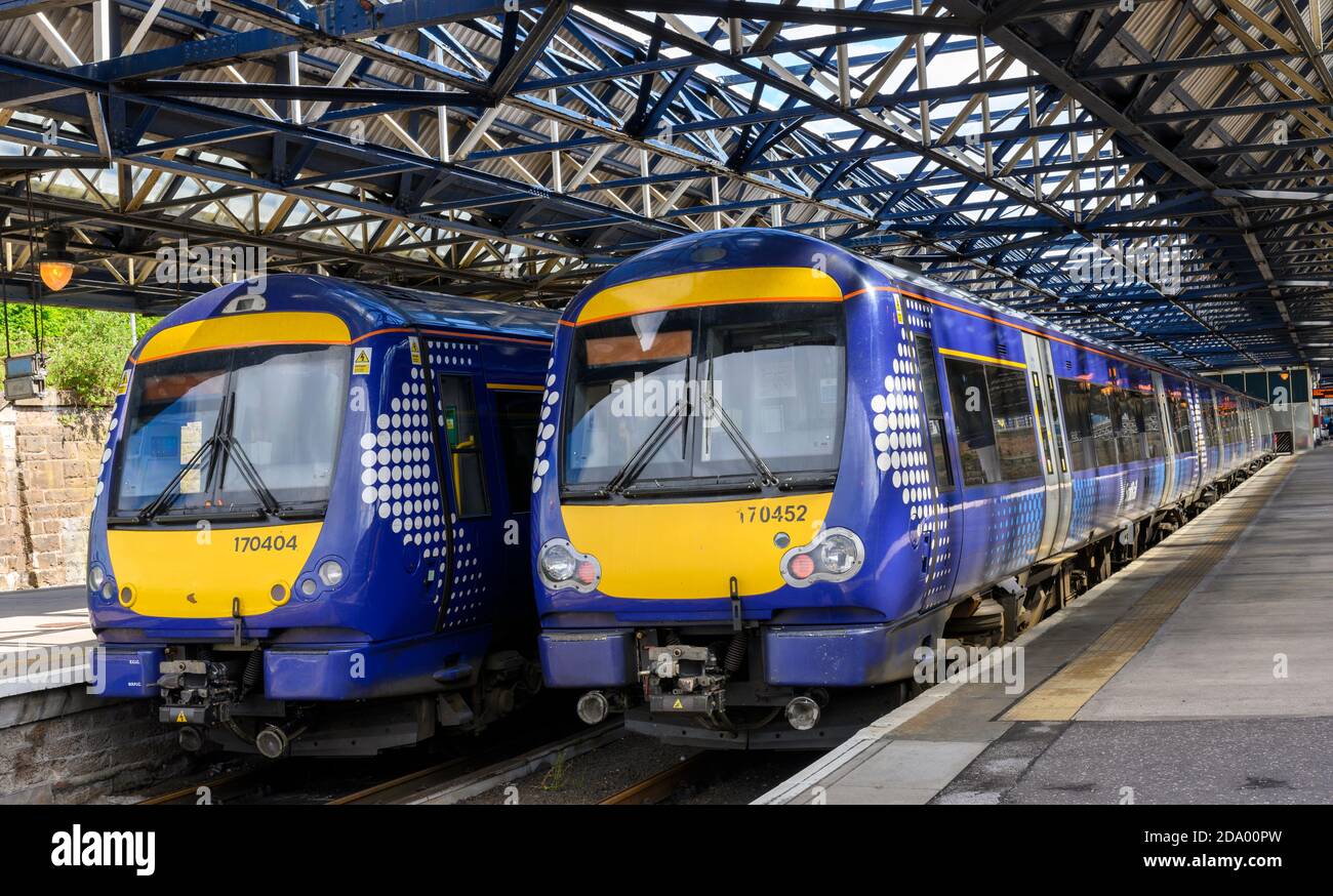 Zwei Turbostar-Dieselzüge der British Rail-Klasse 170 von Abellio ScotRail im Hauptbahnhof Glasgow, Glasgow, Schottland, Großbritannien. Stockfoto
