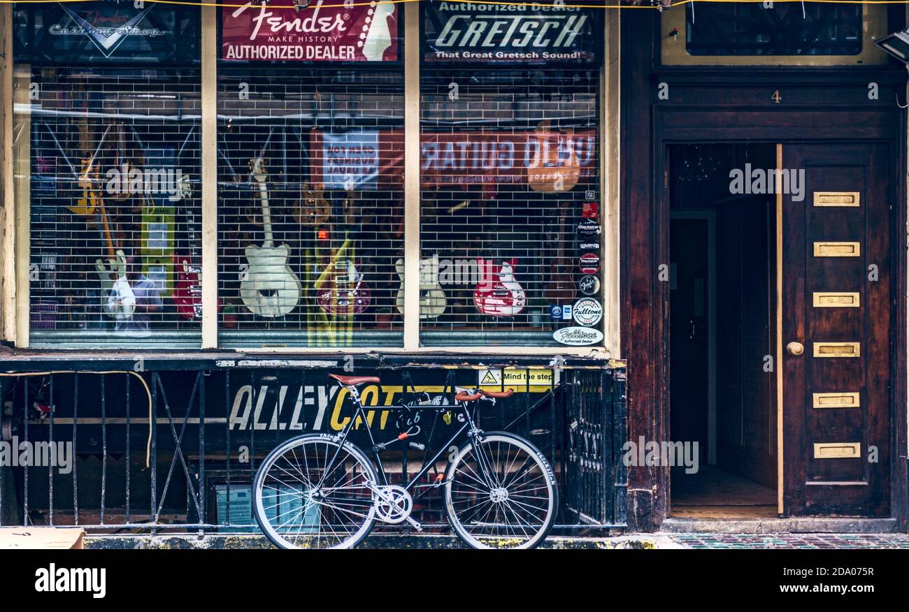 Regent Sound Studios und Gitarrenladen in Denmark Street, London, WC2 Stockfoto