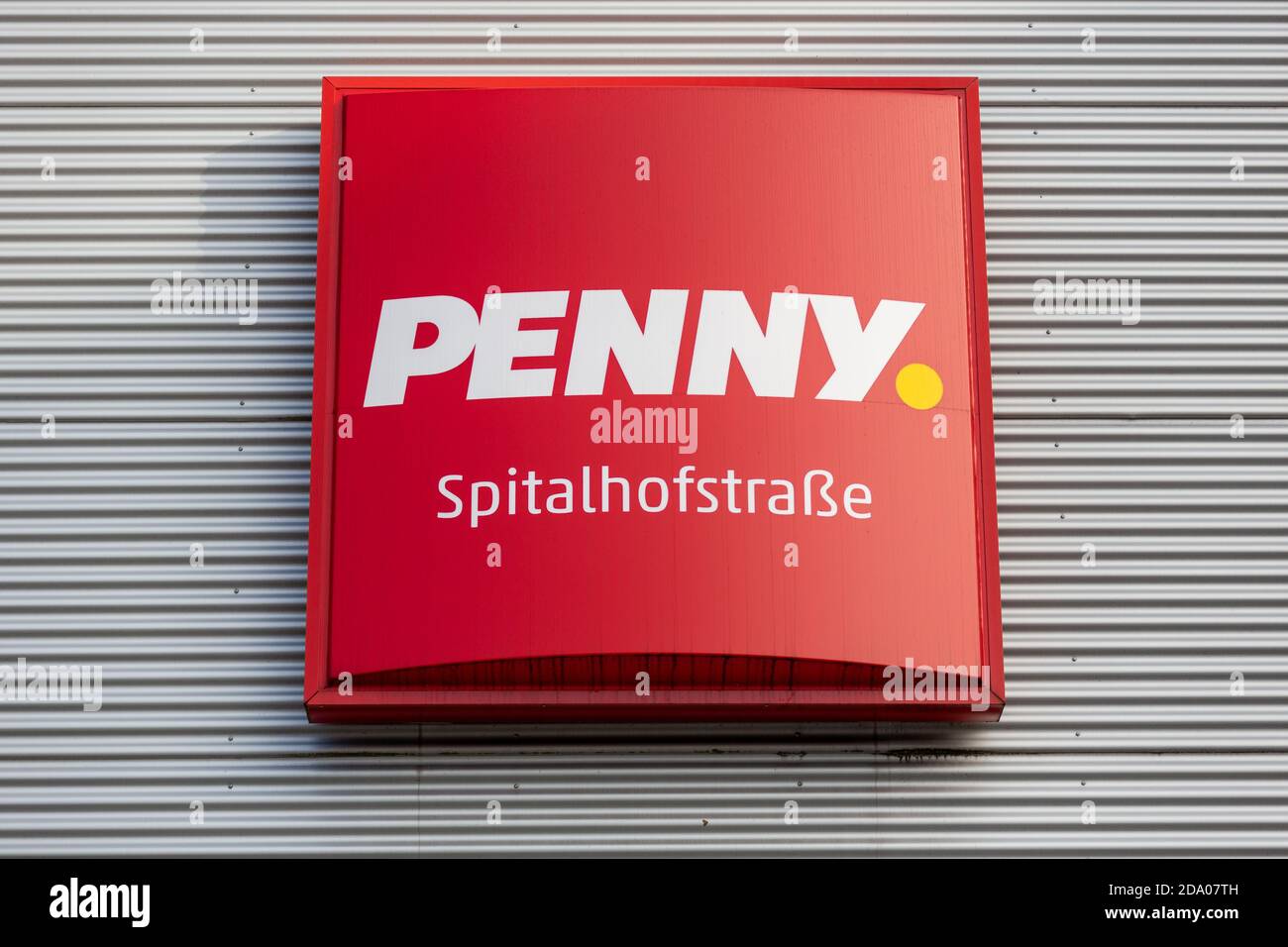 PASSAU / DEUTSCHLAND - 8. NOVEMBER 2020: Penny Branch. Penny ist eine deutsche Discounter-Supermarktkette im Besitz der Rewe Group. Stockfoto